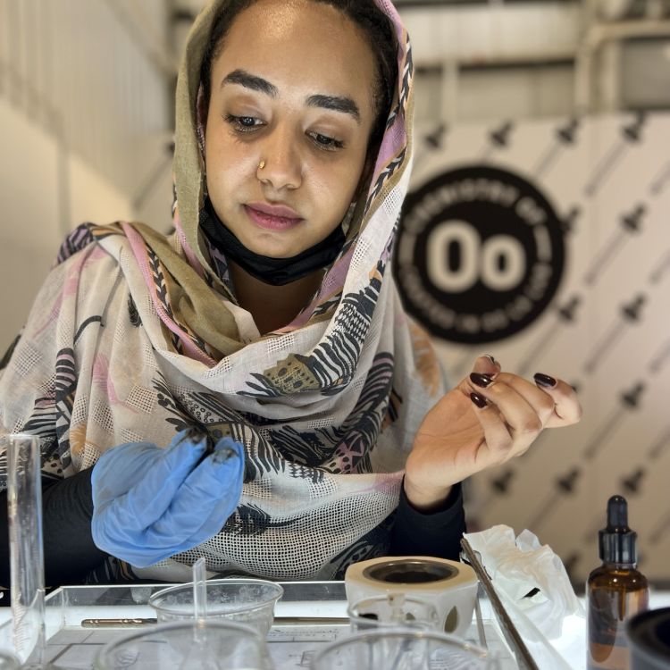 Bukhoor-making.jpg